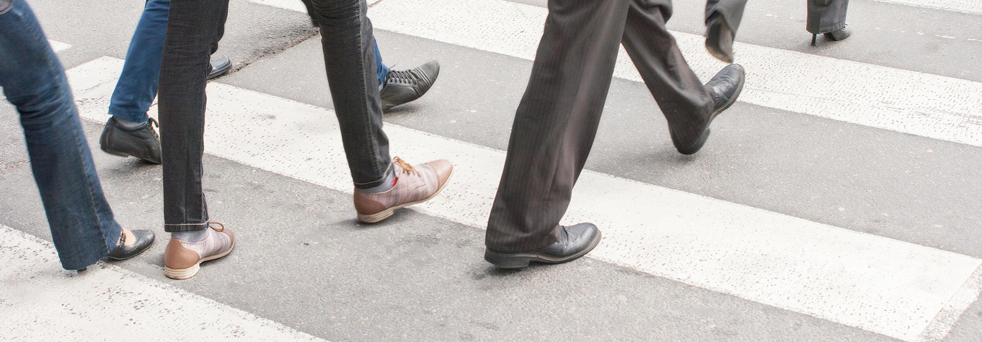 Individuals crossing the street | Virginia Pedestrian Accident Attorneys